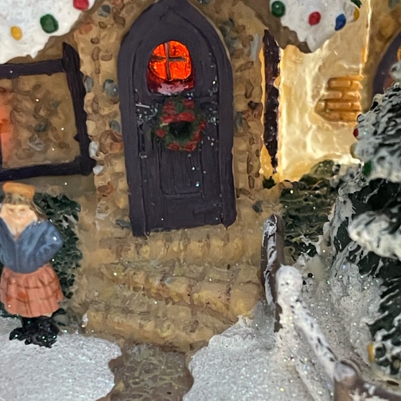 Thomas Kinkade Festive Holiday Village House -Lighted Sweet Heart Cottage III - Picture 10 of 13